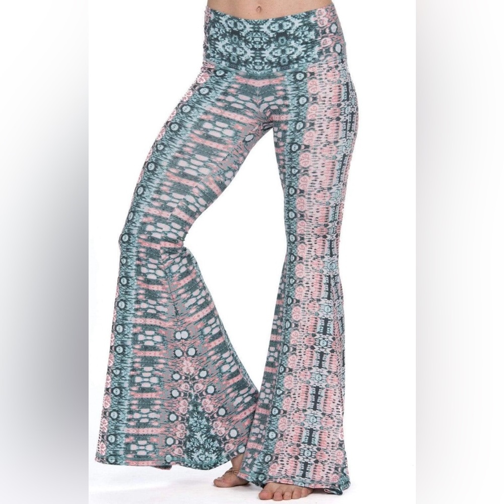 Om Collection Lush Wide Leg Bell Bottom. XS